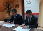 Podpisanie porozumienia przez  Dyrektora Izby Administracji Skarbowej w Kielcach oraz Wójta Gminy Moskorzew